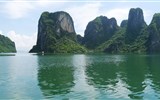 To nejlepší z Vietnamu 2020 - Vietnam - Dračí zátoka (Ha Long) v Tonkinském zálivu, vápencový kras v moří, přes 2.000 ostrůvků