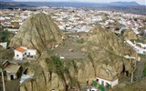 Guadix - Španělsko - Andalusie - Guadix, v podzemních jeskyních vytesaných do sopečného tufu žije dnes asi 10.000 lidí