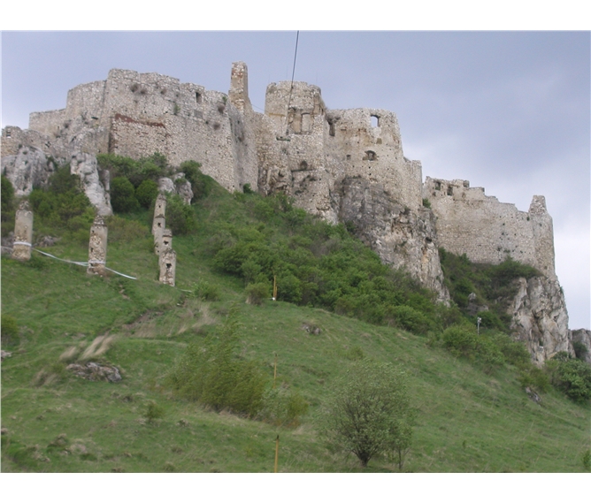 Východní Slovensko, národní parky a památky UNESCO 2023 - Slovensko - Spišský hrad, vystavěn v 12.-13.století, rozšířen v 15. stol., jeden z největších ve střední Evropě