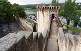 Avignon - Francie - Provence - Avignon, hradby ze 14.století, 39 mohutných věží, obnova Violet le Duc
