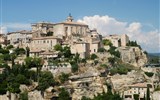 Gordes - Francie - Provence - Gordes si zachovalo středověký půdorys i charakter