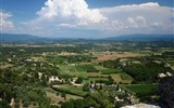 Gordes - Francie - Provence - údolí Calavone pod Gordes plné vinic a malých vesniček