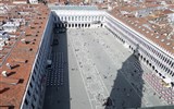 Benátky a ostrovy Murano, Burano, Torcello 2021 - Itálie - Benátky - pohled z kampanily na Piazza San Marco