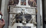 Santa Croce - Itálie - Florencie - hrobka Francesca Noriho, který byl zabit 1478 při obraně Lorenca II. před atentátníky