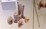 Pergamonské muzeum - Německo - Berlín - Pergamon muzeum, hliněný model vozu, 2400 př.nl.l.