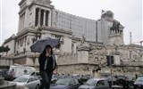 Řím a Neapolský záliv 2022 - Itálie - Řím - památník Viktora Emanuela II, nazývaný místními psací stroj