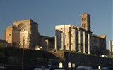 Řím, Vatikán, Ostia i Orvieto, po stopách Etrusků 2021 - Itálie - Řím - Forum Romanum,  chrám Venuše a Romy, 135, návrh Hadrianus a románská zvonice San Francesco