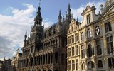 Belgie, památky UNESCO - Belgie - Brusel, Maison du Roi, vpravo Le Pigeon, domov V.Huga v exilu