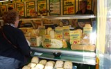 Belgie - Belgie - Gent, Vrijdag Markt, bohatá nabídka místních sýrů