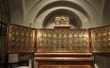 Klosterneuburg - Rakousko - Klosterneuburg - proslavený Verdunský oltář od Mikuláše z Verdunu, zlatníka a emailéra, 1171-81, 51 tabulí ve 3 řadách