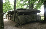 La-Roche-aux-Fées - Francie - Bretaň - Roche-aux-Feés, uzávěr dolmenu, původně překryt mohylou z hlíny a kamení