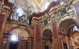 Údolí Wachau s plavbou po Dunaji a vinobraní 2021 - Rakousko - Melk - v kostele se zlatem, mramorem a zdobením nešetřilo