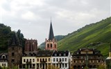 Rýn - Německo - Porýní - Bacharach, městečko v náruči vinic, vinařská oblast Rheingau