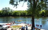 Beynac-et-Cazenac - Francie - Gaskoňsko -  Benyac et Cazenac, Dordogne hojně využívají i vodáci