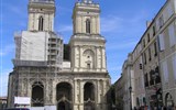 Auch - Francie - Gaskoňsko - Auch, katedrála Ste.Marie, 1489-1678, jedna z posledních gotických katedrál ve Francii, věže s renesanční fasádou
