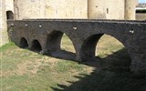 Carcassonne - Francie - Languedoc -Carcassonne, Château Comtal, kamenný most k vstupní bráně