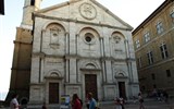 Pienza - Itálie - Lazio - Pienza, Duomo (Santa Maria Assunta), jedna z prvních renesančních katedrál.