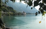 Ženevské jezero - Švýcarsko - Chillon a zrcadlo jezerní hladiny