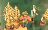 Seiffen a advent na Stříbrné stezce - Německo - Seiffen - Muzeum hraček, figurky mají nejrůznější témata