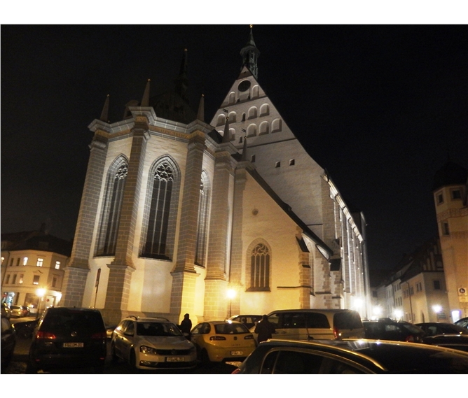 Advent ve Freibergu a slavnost horníků 2020 - Německo - Freiberg - noční katedrála P.Marie