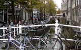 Příroda, památky UNESCO a tradice zemí Beneluxu 2021 - Holandsko - Delfty - město protkané kanály a plné kol, tady je obojí najednou