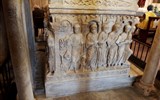 Nejkrásnější zahrady, jezera a Alpy Lombardie 2022 - Itálie - Milán - bazilika sv.Ambrože, základem amba (1196) je římský sarkofág