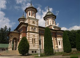 Rumunsko - klášter Sinaia, kostel Nejsvětější Trojice, tzv. Nový, 1842-6