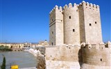 Cordóba - Španělsko - Andalusie - Cordoba, Torre de la Calahorra, postavili v 12.stol. Almohadé, obnovena 1369