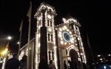 Azorské ostrovy, San Miguele a Terceira, Lisabon 2023 - Portugalsko - Azory - Furnas, slavnostně osvětlený kostel N.S.Alegria