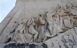 čtvrť Belém - Portugalsko - Lisabon, Památník objevů, až úplně vzadu jediná žena - královna Filipa Lancasterská a za ní vévoda z Coimbry