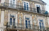 Lisabon - Portugalsko - Lisabon, na průčelí domu ve čtvrti Baixa  alegorické postavy Vědy, Zemědělství, Průmyslu a Obchodu