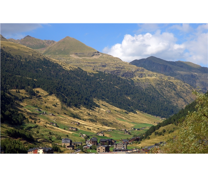 Andorra, srdce Pyrenejí letecky 2023 - Andorra - údolí Vall d´Incles (foto L.Zedníček)