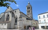 Bordeaux a Akvitánie, památky, víno a vlny Atlantiku cesta tam letecky 2023 - Francie -Cognac - kostel St.Leger, původně románský, částečně přestavěný v 13.století goticky (foto P.Michal)