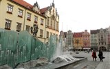 Wroclaw, Budyšín, adventní trhy 2022 - Polsko - Vratislav (Wroclaw), Skleněná fontána neoficiálně nazývaná Pisoár