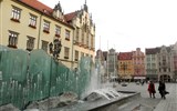 Wroclaw, Budyšín a Svídnice, památky a adventní trhy 2024 - Polsko - Vratislav (Wroclaw), Skleněná fontána neoficiálně nazývaná Pisoár