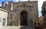 Erice - Itálie - Sicílie - Erice, kostel a klášter San Domenico, 1486, portál původní upraven renesančně (foto J.Bartošová)