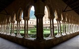 Monreale - Itálie - Sicílie - Monreale, křížová chodba bývalého benediktinského kláštera, 216 dvojic sloupů z mramoru (foto J.Bartošová)