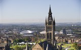 Glasgow - Skotsko - Glasgow - pohled na střed města s budovou university (Glasgow info centrum)