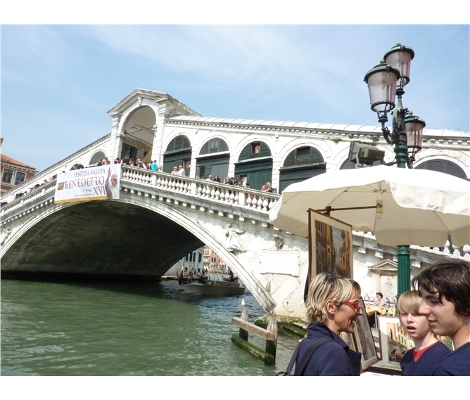 Benátky a ostrovy na Velikonoce 2023 - Itálie - Benátky - Ponte Rialto, nejstarší most přes Canal Grande, dokončen 1591, autor Antonio da Ponte