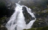 Norsko, zlatá cesta severu, jedna cesta letecky 2022 - Norsko - vodopády Klievafossen na řece Briksdalselva