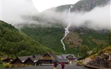 Jostedalsbreen - Norsko - zpět v Briksdalsba, vodopád Volefossen, 185 m vysoký