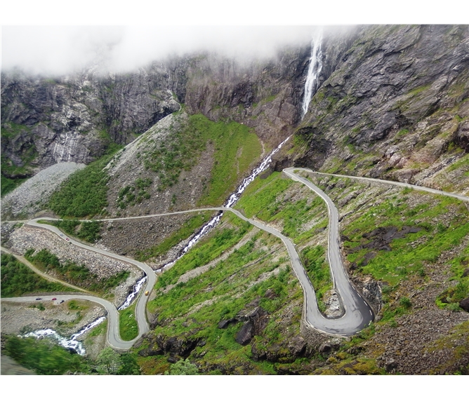 Norsko, zlatá cesta severu 2024 - Norsko - Trollstigen, v dnešní podobě vybudována 1930-6, otevřena králem Haakonem II. 31.6. 1936