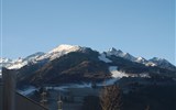 Vysoké Taury - Rakousko - Tauern Spa - okolní vrcholy NP Vysoké Taury pokryté sněhem lze pozorovat přímo z bazénu