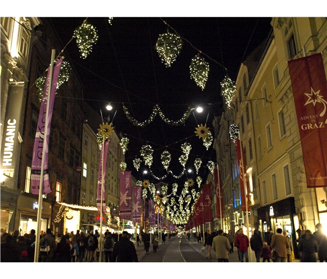 Adventní Graz vlakem a vánoční slavnost řemesel ve skanzenu 2022 - Rakousko - Štýrský Hradec - adventní večer na Herrengasse