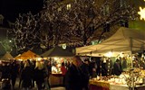 Adventní Graz vlakem a vánoční slavnost řemesel ve skanzenu 2022 - Rakousko - Štýrský Hradec - noční adventní trh na Glockensoielplatzu