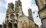 Pikardie, toulky v Ardenách, koupání v La Manche 2022 - Francie - Pikardie - Laon, katedrála Notre Dame, 1155-1235, ranně gotická, postavena podle vzoru Saint Denis a sloužila jako vzor pro Chartres