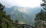 Madeira, ostrov věčného jara a festival květů 2021 - Madeira - vyhlídka Eira do Serrado, pohled na protilehlou stranu bývalého kráteru
