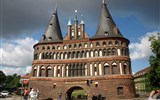 Hamburg a Lübeck, perly severního Německa vlakem 2022 - Německo - Lübeck - Holštýnská brána, 1464-78, součást městského opevnění