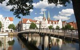 Lübeck - Německo - Lübeck - nábřeží řeky Trave