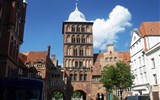 Hamburg a Lübeck, perly severního Německa vlakem 2021 - Německo - Lübeck - Burgtorr, druhá zachovalá městská brána, 1444, N.Peck